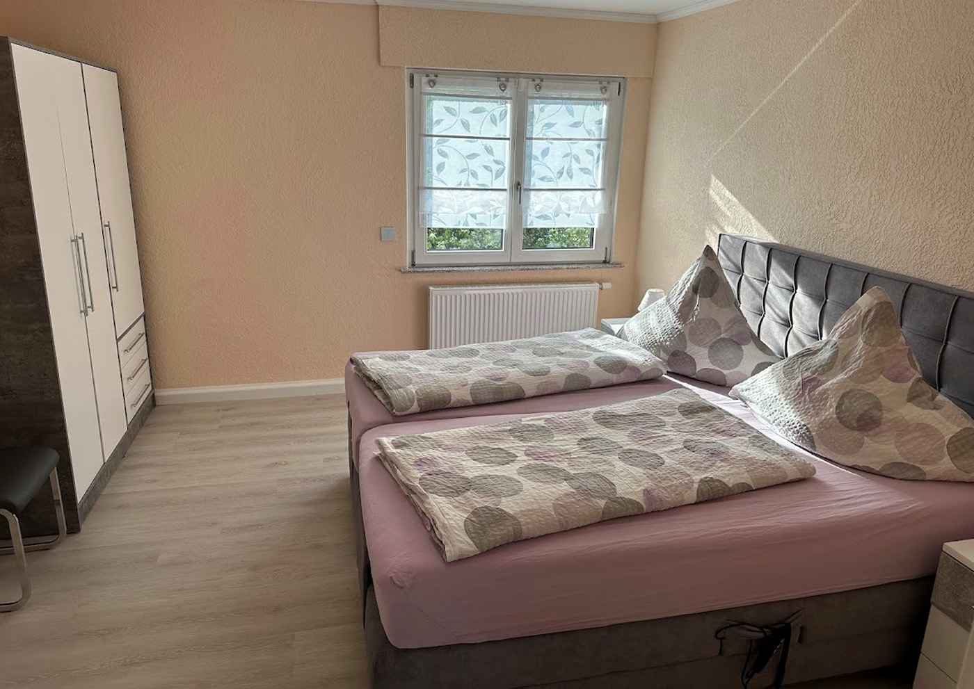Schlafzimmer 1
